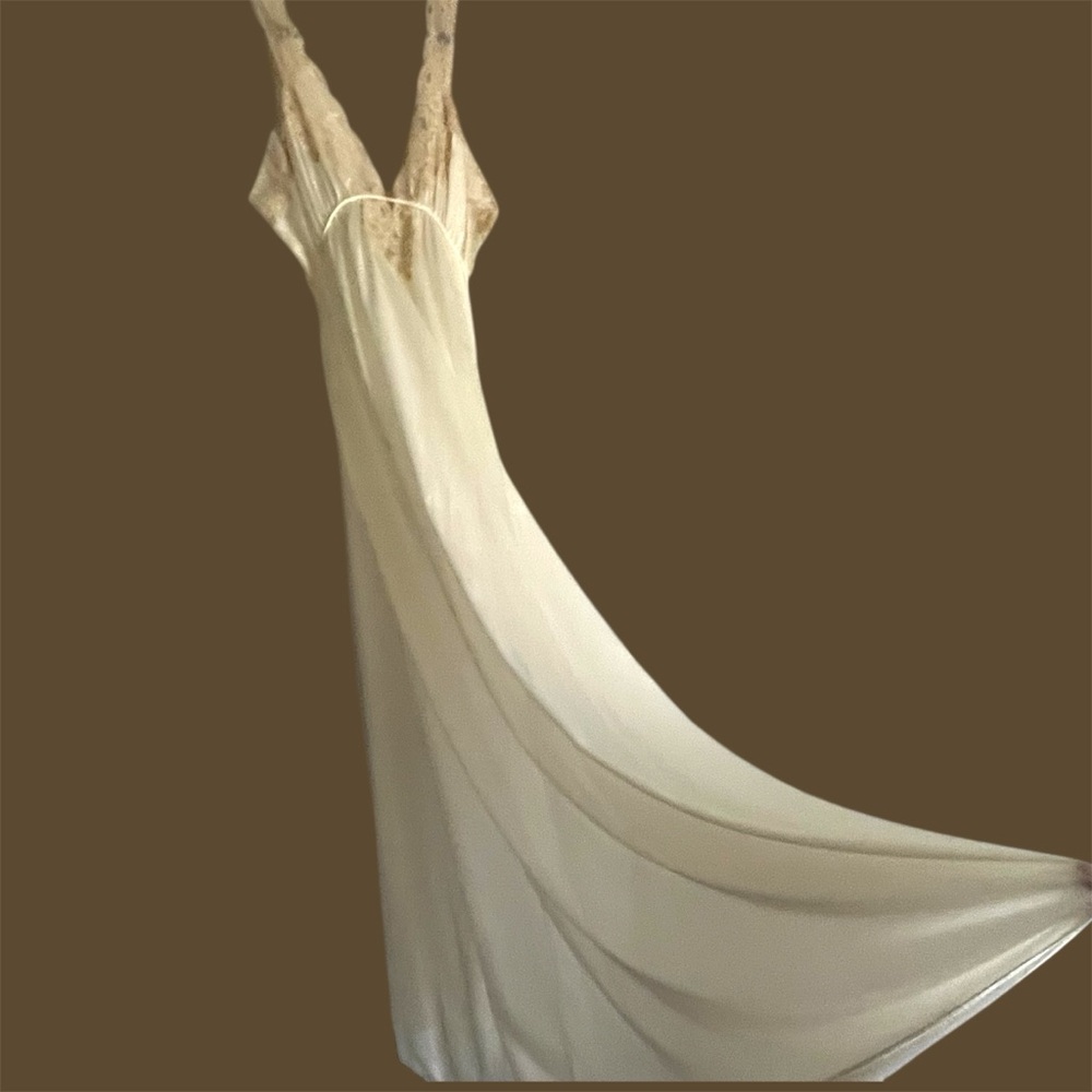 Ethereal Buttery Ivory with Lace Trim 70s Vintage Slip-Dress Gown Kayser Perfect - Picture 14 of 16